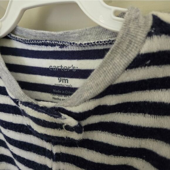 2/$15 Carters Striped Crocodile Sleeper Soze 9 M - Picture 2 of 4